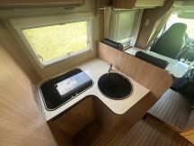 Semintegrale Sunlight T 65 - Letto trasversale, Garage, Portamoto 5 posti usato image preview