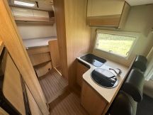 Semintegrale Sunlight T 65 - Letto trasversale, Garage, Portamoto 5 posti usato image preview