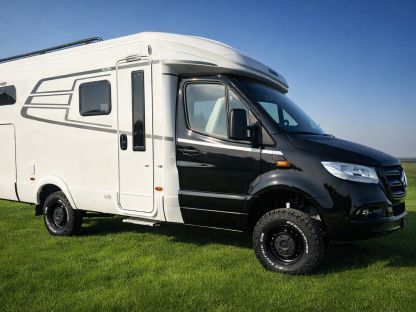 Semintegrale Hymer ML-T 570 4x4 - letti gemelli - garage   3 posti nuovo
