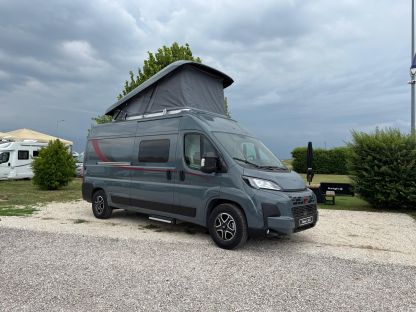 Furgonato Buerstner ELISEO C 602 - TETTO A SOFFIETTO - CAMBIO AUTOMATICO  4 posti nuovo