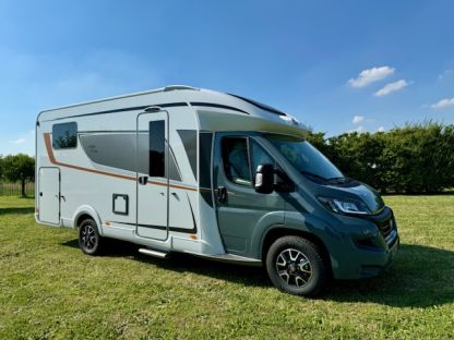 Semintegrale Buerstner LYSEO TD 690 G PRIVILEGE - LETTI GEMELLI - GARAGE 4 posti nuovo