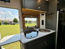 Semintegrale Hymer ML-T 580 4X4 - LETTI GEMELLI - PATENTE B 3 posti nuovo image preview