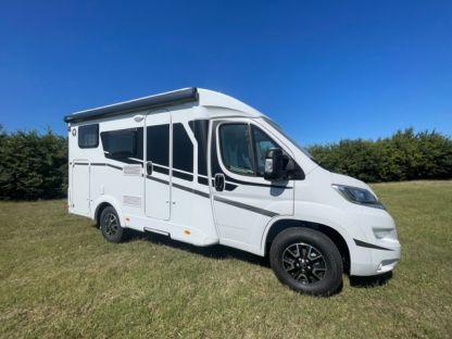 Semintegrale Sunlight V 60 Adventure Edition compatto  4 posti nuovo