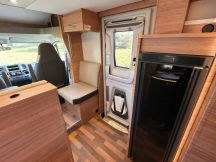 Semintegrale Weinsberg CaraSuite 650 MG - Bagno e doccia seprata 4 posti nuovo image preview