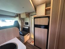 Semintegrale Sunlight T 65 - Letto trasversale, Garage, Portamoto 5 posti usato image preview