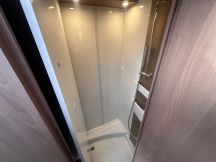 Motorhome Buerstner IXEO I 690 G - LETTI GEMELLI, GARAGE 4 posti usato image preview