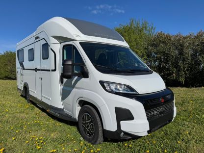 Semintegrale Buerstner SIGNATURE SFT 7.5 - LETTO NAUTICO 3 posti nuovo