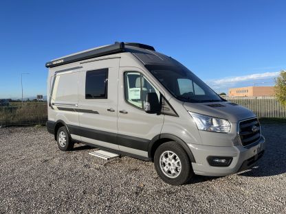Furgonato Weinsberg Caratour Ford 600 MQ 4 posti nuovo
