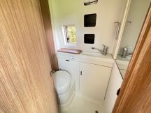 Furgonato Weinsberg CARABUS 600 MQ - EDITION ITALIA - TETTO A SOFFIETTO - FINE SERIE 4 posti nuovo image preview