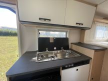 Semintegrale Sunlight V 66 ADVENTURE LETTI GEMELLI 4 posti nuovo image preview