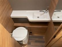 Semintegrale Weinsberg CARASUITE 650 MG Semintegrale con garage 4 posti usato image preview