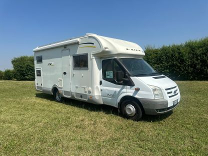 Semintegrale Laika X 695 R 4 posti usato