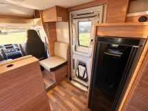 Semintegrale Weinsberg CaraSuite 650 MG - Bagno e doccia seprata 4 posti nuovo image preview