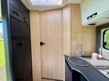 Semintegrale Sunlight T 68 C Adventure Edition - Letti gemelli, dinette face to face 4 posti nuovo image preview