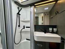 Semintegrale Hymer ML-T 580 4X4 - LETTI GEMELLI - PATENTE B 3 posti nuovo image preview