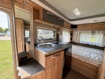 Caravan Eriba FEELING 425 CON TETTO SOLLEVABILE 5 posti nuovo image preview