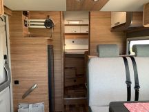 Semintegrale Weinsberg CARASUITE 650 MG Semintegrale con garage 4 posti usato image preview