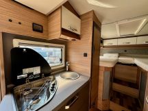 Semintegrale Weinsberg CARACOMPACT SUITE MB 640 MEG EDITION PEPPER LETTI GEMELLI 4 posti usato image preview