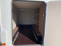 Semintegrale Weinsberg CARASUITE 650 MG Semintegrale con garage 4 posti usato image preview