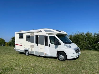 Semintegrale ELNAGH PRINCE 530 L LETTI GEMELLI GARAGE usato