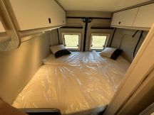 Furgonato Buerstner CAMPEO SKYLINE C 600 - TETTO A SOFFIETTO - CAMBIO AUTOMATICO  4 posti nuovo image preview