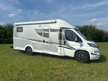 Semintegrale Sunlight T 65 - Letto trasversale, Garage, Portamoto 5 posti usato image preview