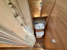 Semintegrale Weinsberg CARACOMPACT SUITE MB 640 MEG EDITION PEPPER LETTI GEMELLI 4 posti usato image preview